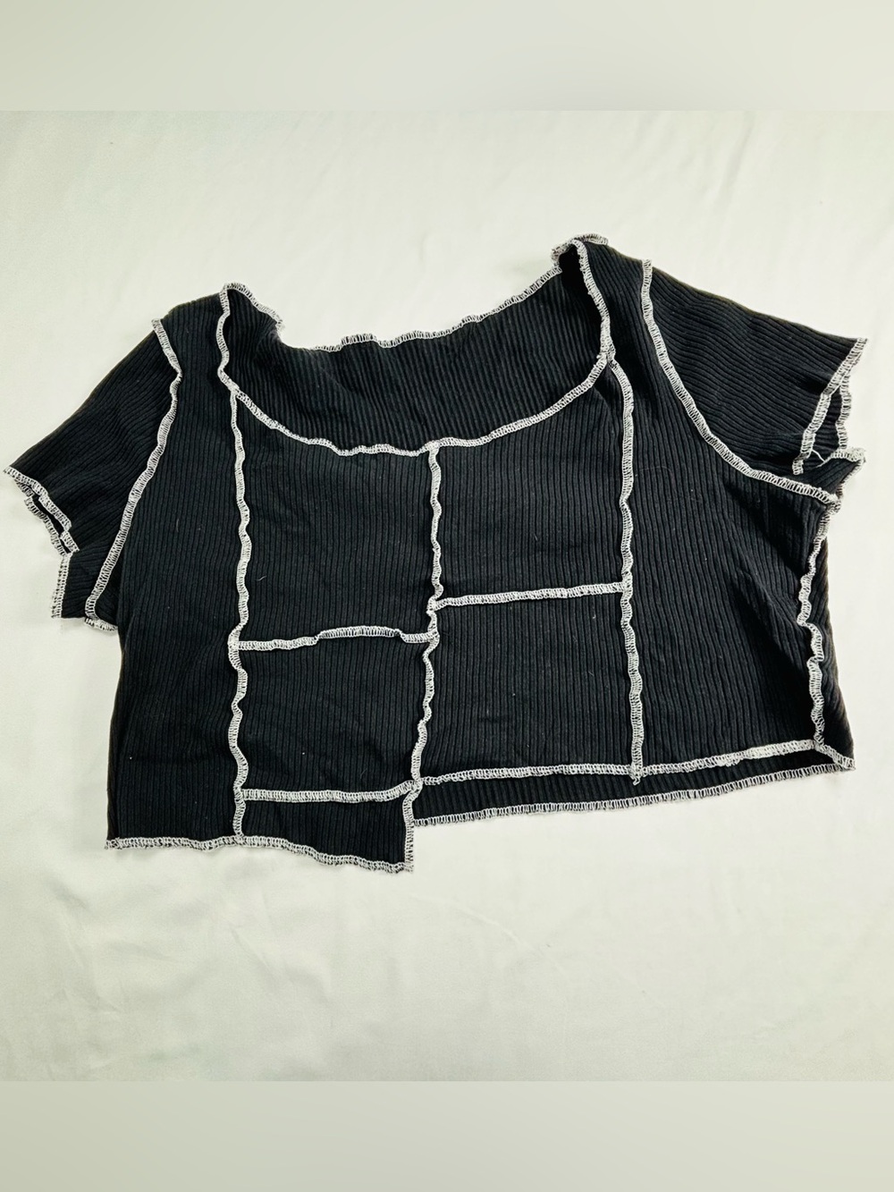 Black Ribbed Contrast-Stitch Cropped Top W678